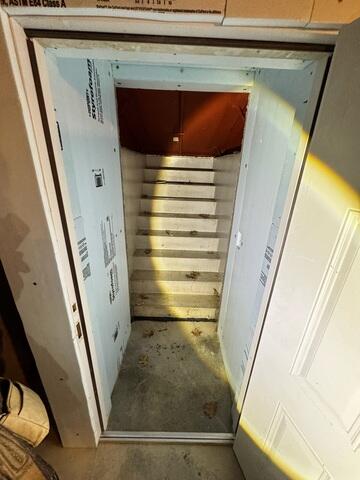 Leaky Bulkhead Entrance