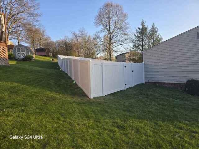 6' Acadia Privacy White Vinyl Fence / (1) 4' gate