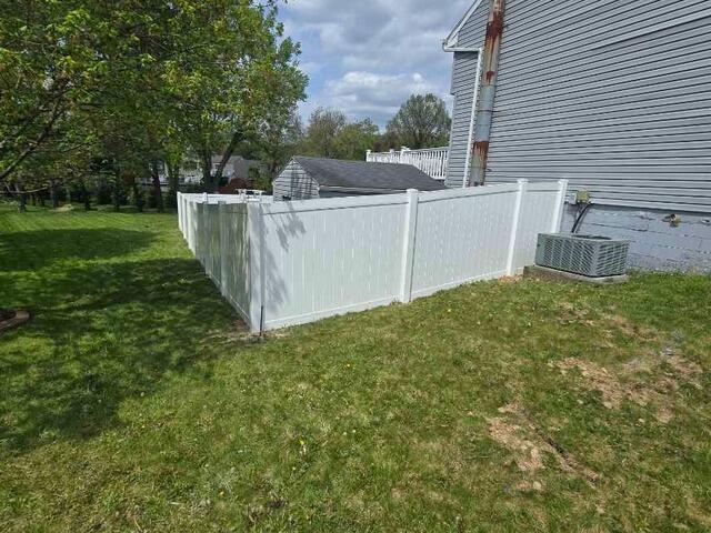 6' Acadia Privacy White Vinyl Fence / (1) 4' gate