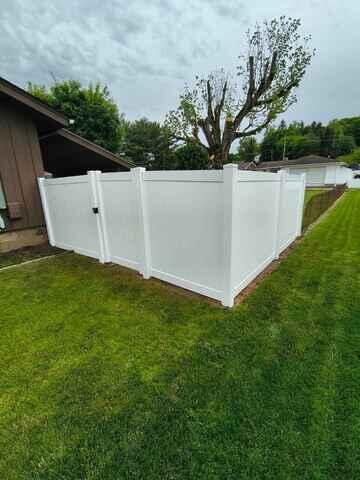 6' Acadia Privacy White Vinyl Fence/ (2) 4' gates