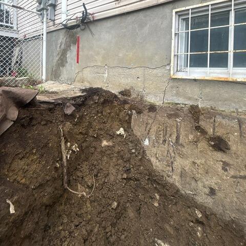 Cracks on the foundation wall