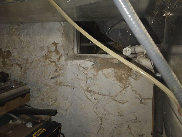 Signs Of Water Seepage