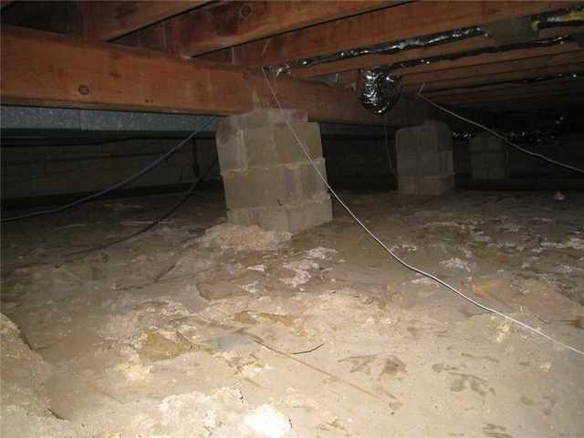 <p>This sand crawl space was dirty, dusty, damp, and had a bad odor! The homeowner called Quality 1st Basement Systems to encapsulate the area!</p>