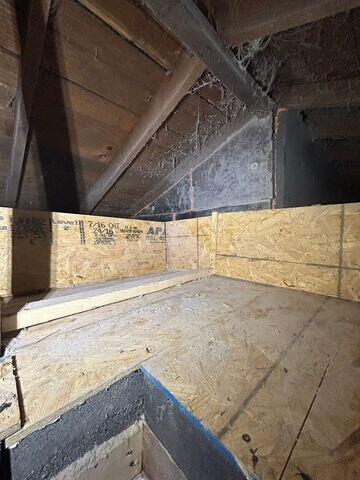 SuperPlatform™ scuttle landing with insulation dams installation
