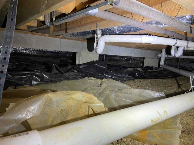 Crawl Space Before Encapsulation, Carthage, IN