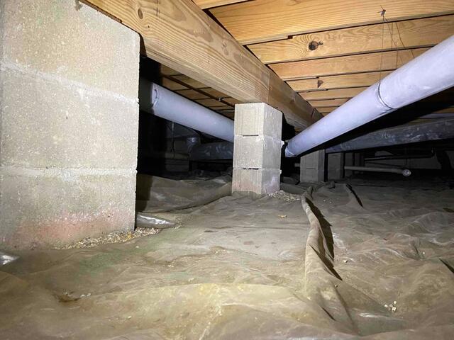 Crawl Space with Minimal Moisture Protection, Carthage, IN