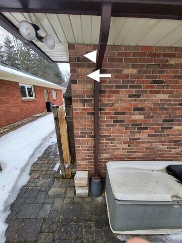 Cracking in brick facade
