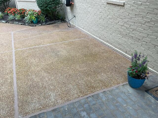 Joints and Cracks Sealed