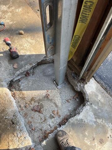 SmartJack Base on Footing