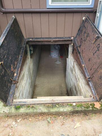 Crawl Space - Before