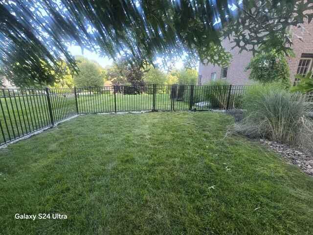 60" Chicago / 3 Rail Black Aluminum Fence.