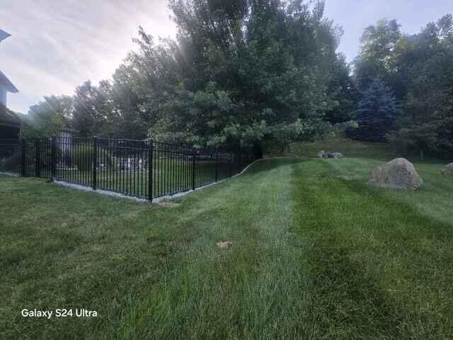 60" Chicago / 3 Rail Black Aluminum Fence.