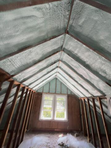 Roof deck spray foam
