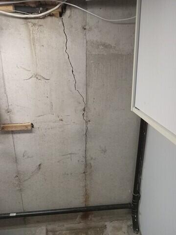 Wall crack