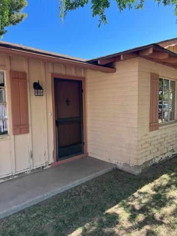 Front entry corner - spalling concrete at stem wall foundation