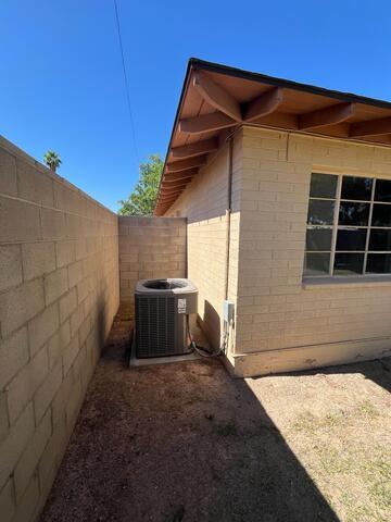 A/C side yard - horizontal crack in stem wall foundation