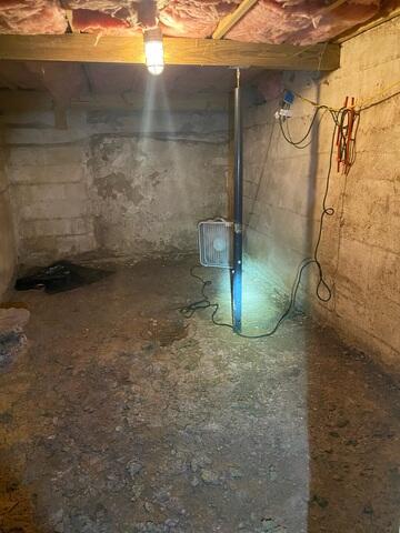Musty Crawl Space in Augusta, KY