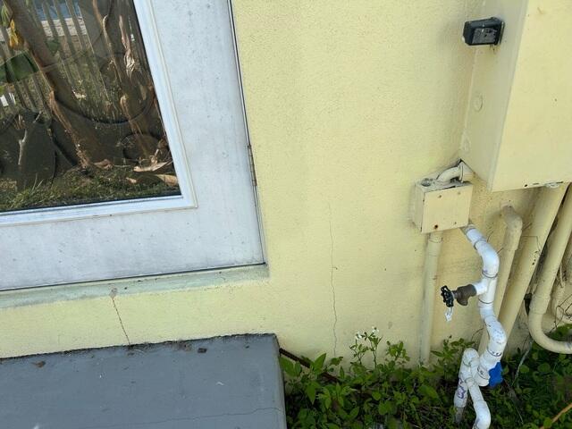 Vertical Wall Cracks