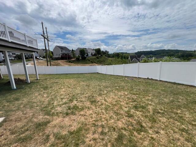 6' Acadia Privacy White Vinyl Fence / (1) 4' gate