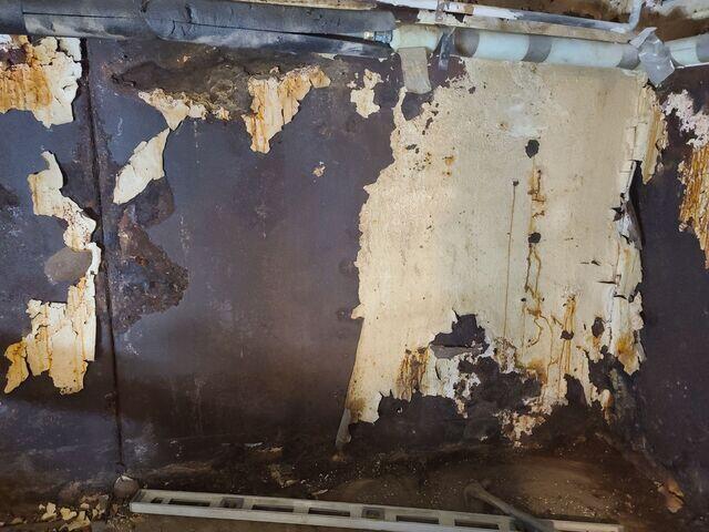 Peeling Walls