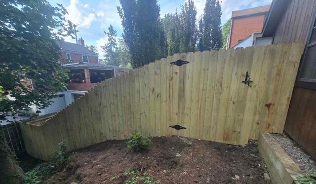 6' Privacy Natural Pressure Treated Wood Fence/ (1) 4' gat