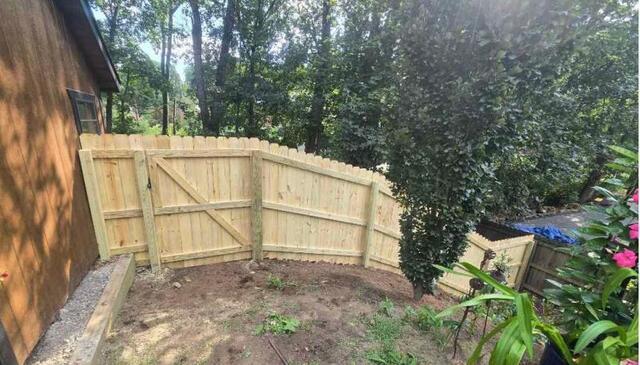 6' Privacy Natural Pressure Treated Wood Fence/ (1) 4' gat
