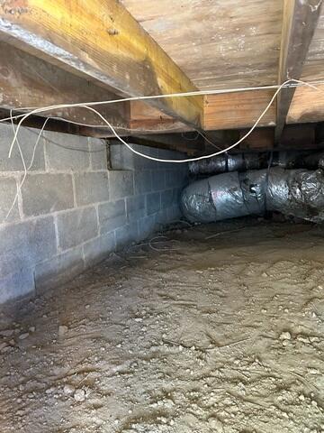 Crawl Space Before Project Begins