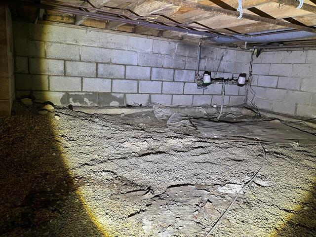 Musty Crawl Space in Versailles, OH
