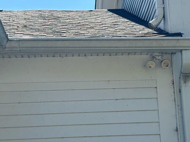 Gutters and Soffits before cleaning