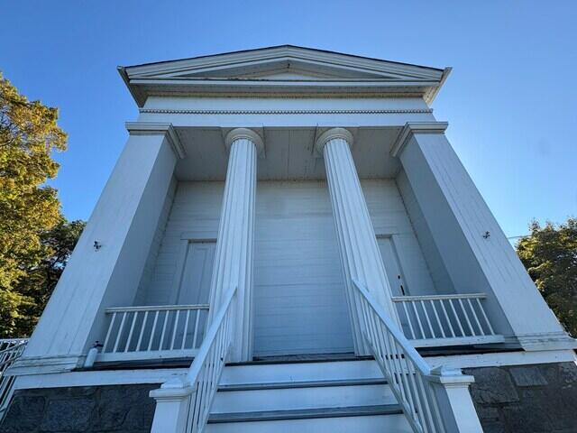 Front entrance before cleaning
