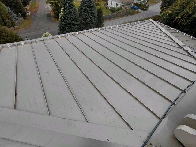 Metal Roof before cleaning