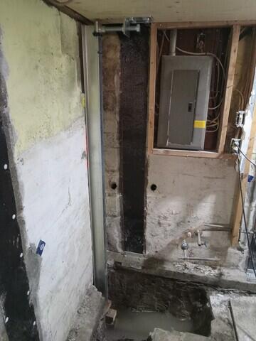 Large adjustment bracket.