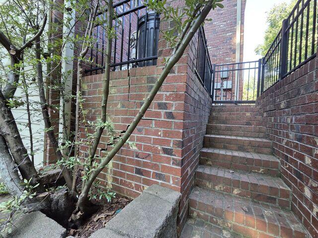 Cracked Brick Wall and Staircase Settlement - Advance, NC