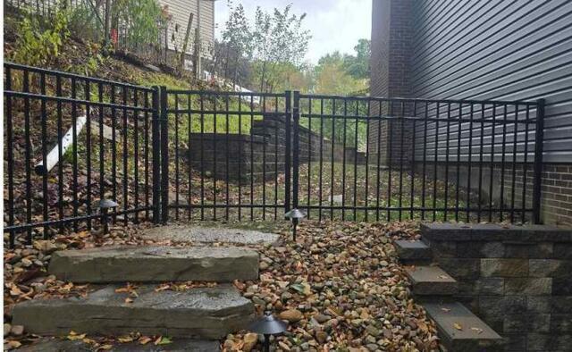 4' Classic / Commercial Grade Black Aluminum Fence/ (2) 4' gates