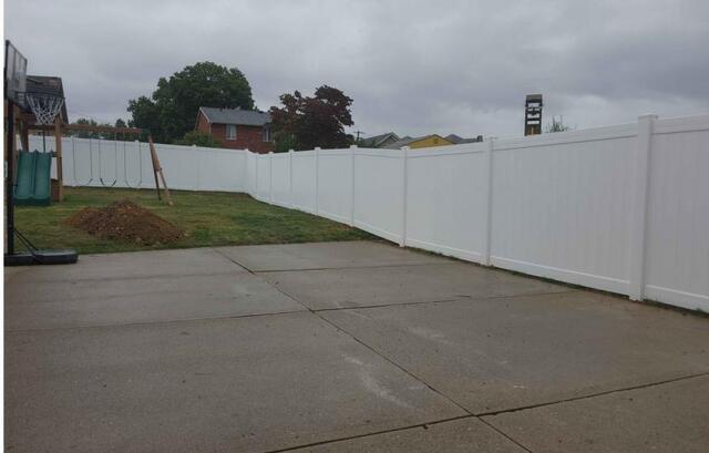 6' Acadia Privacy White Vinyl Fence/ 10' Wide Double Gate