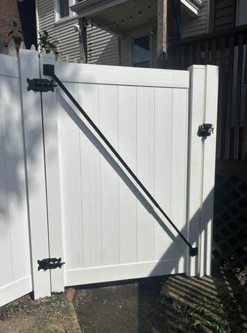 6' Acadia Privacy White Vinyl Fence /(1) 4' gate / (1) 3' gate