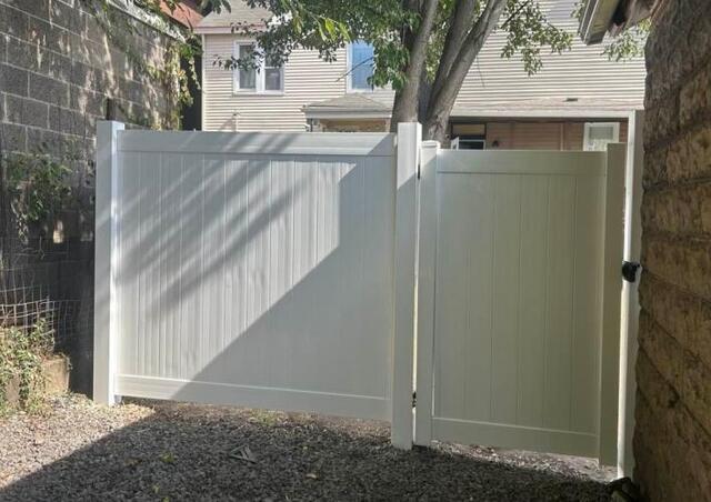6' Acadia Privacy White Vinyl Fence /(1) 4' gate / (1) 3' gate