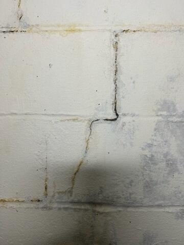 Cracks in Foundation Walls