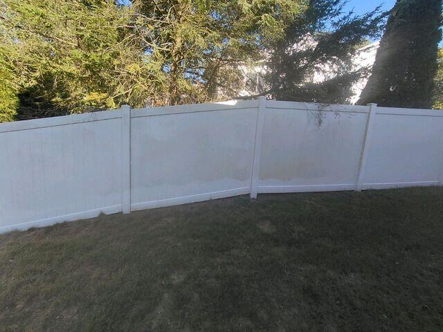 Vinyl Fence before cleaning