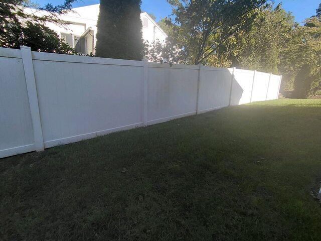 Vinyl Fence before cleaning
