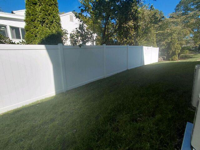 Vinyl Fence after cleaning
