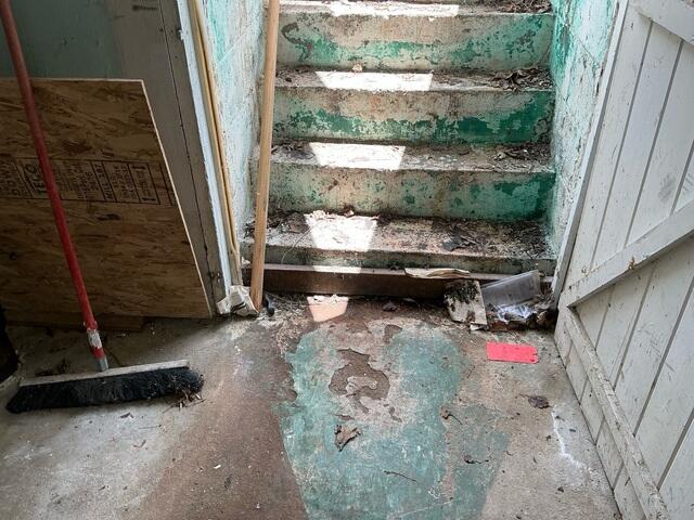 Water Seepage by Bulkhead Steps
