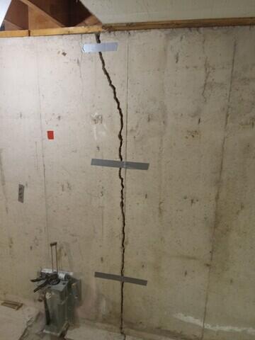 Exspanding wall crack.