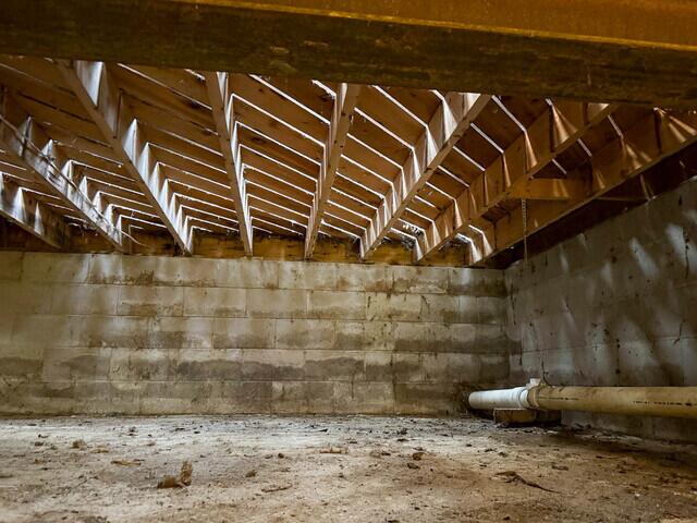 Before Port Byron, IL Crawl Space Encapsulation