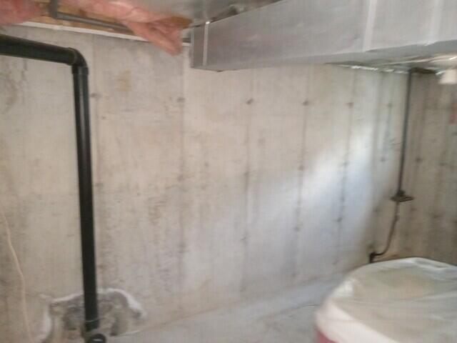 Efflorescence shows signs of leaking walls