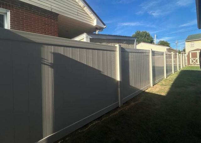 6' Privacy Almond Vinyl Fence /(3) 4' Gates