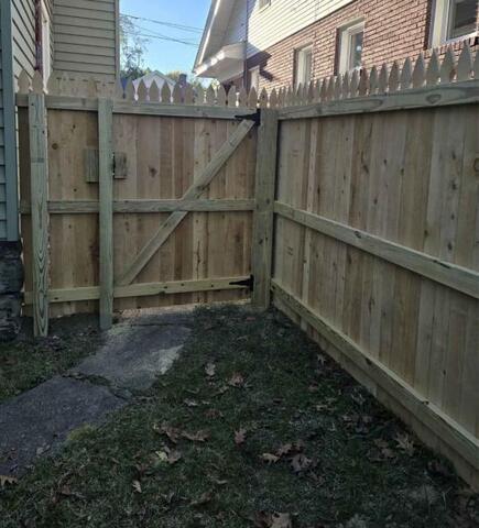 6' Privacy Natural Pressure Treated Wood/ (1) 4' gate with Wood / Wood Privacy pickets to be gothic top
