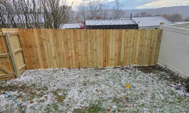 6' Privacy Natural Pressure Treated Wood Fence/ (1) 4' Gate