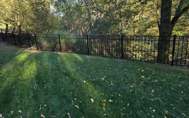 Black 48" Classic / Residential Grade / 3 Rail / Flush Bottom, Aluminum Fence / (3) 4' gates