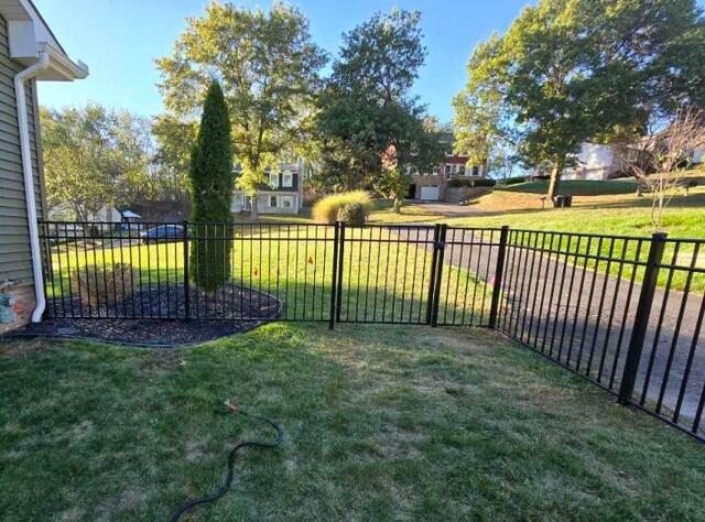 Black 48" Classic / Residential Grade / 3 Rail / Flush Bottom, Aluminum Fence / (3) 4' gates